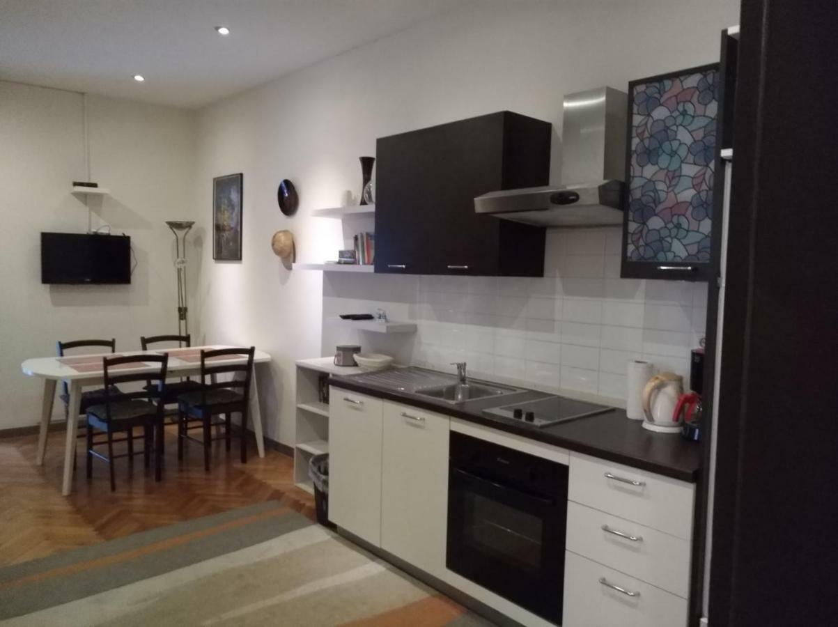 Apartamento Sedam Bisera Kaštela Exterior foto