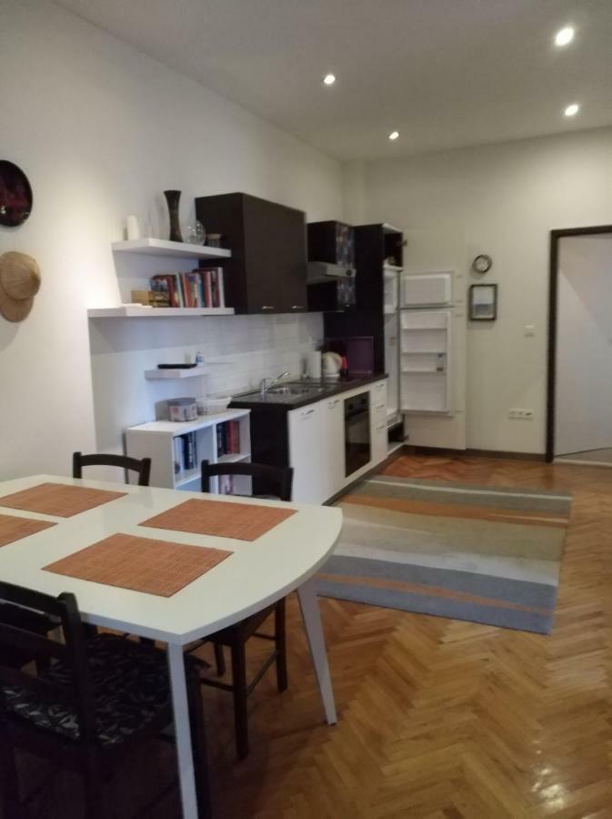 Apartamento Sedam Bisera Kaštela Exterior foto